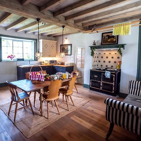 Country Cottage With Spa, Catering, Gardens, Nature Reserve Walks - Free Parking, Self Checkin Scunthorpe Exterior photo