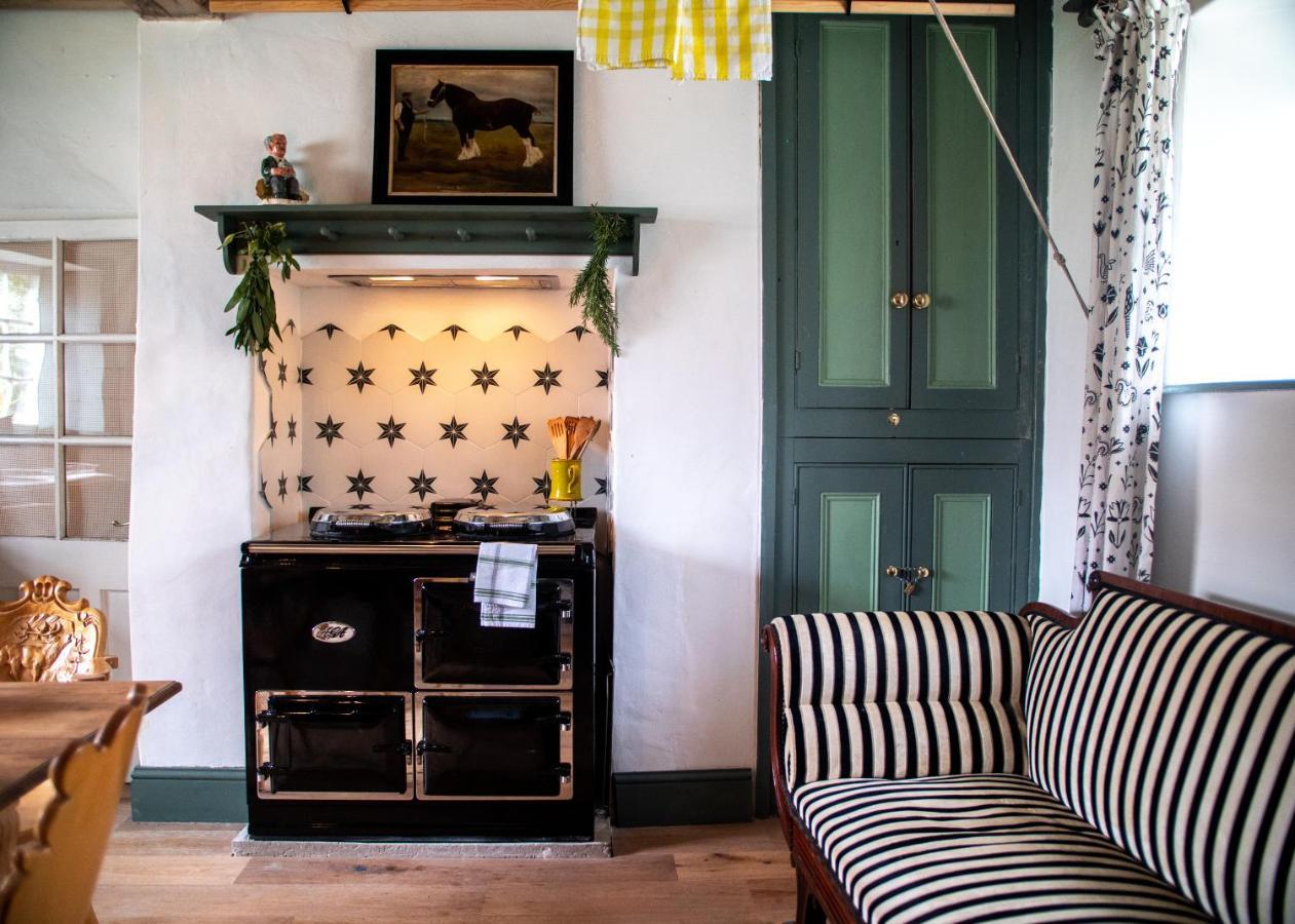 Country Cottage With Spa, Catering, Gardens, Nature Reserve Walks - Free Parking, Self Checkin Scunthorpe Exterior photo